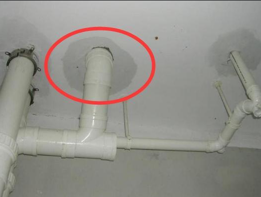 卫生间排水管漏水