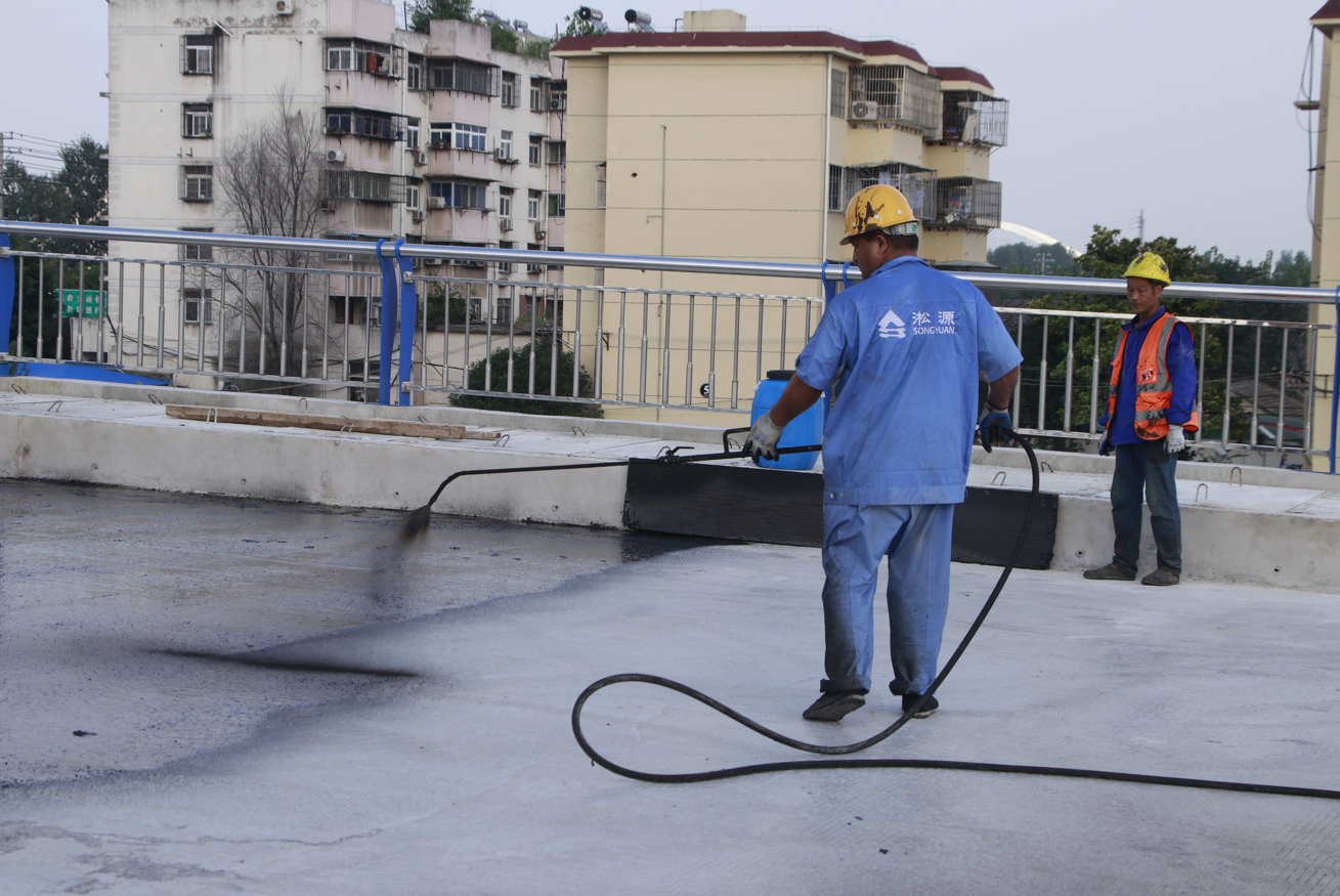 淞源桥面防水_桥面防水阜裕大桥施工案例
